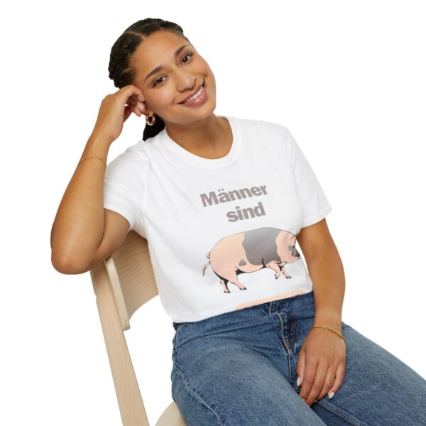 Männer sind Schweine  - Unisex-Softstyle-T-Shirt – Bild 10